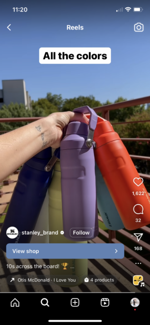 Bunte Wasserflaschen der Marke Stanley auf Instagram-Reel