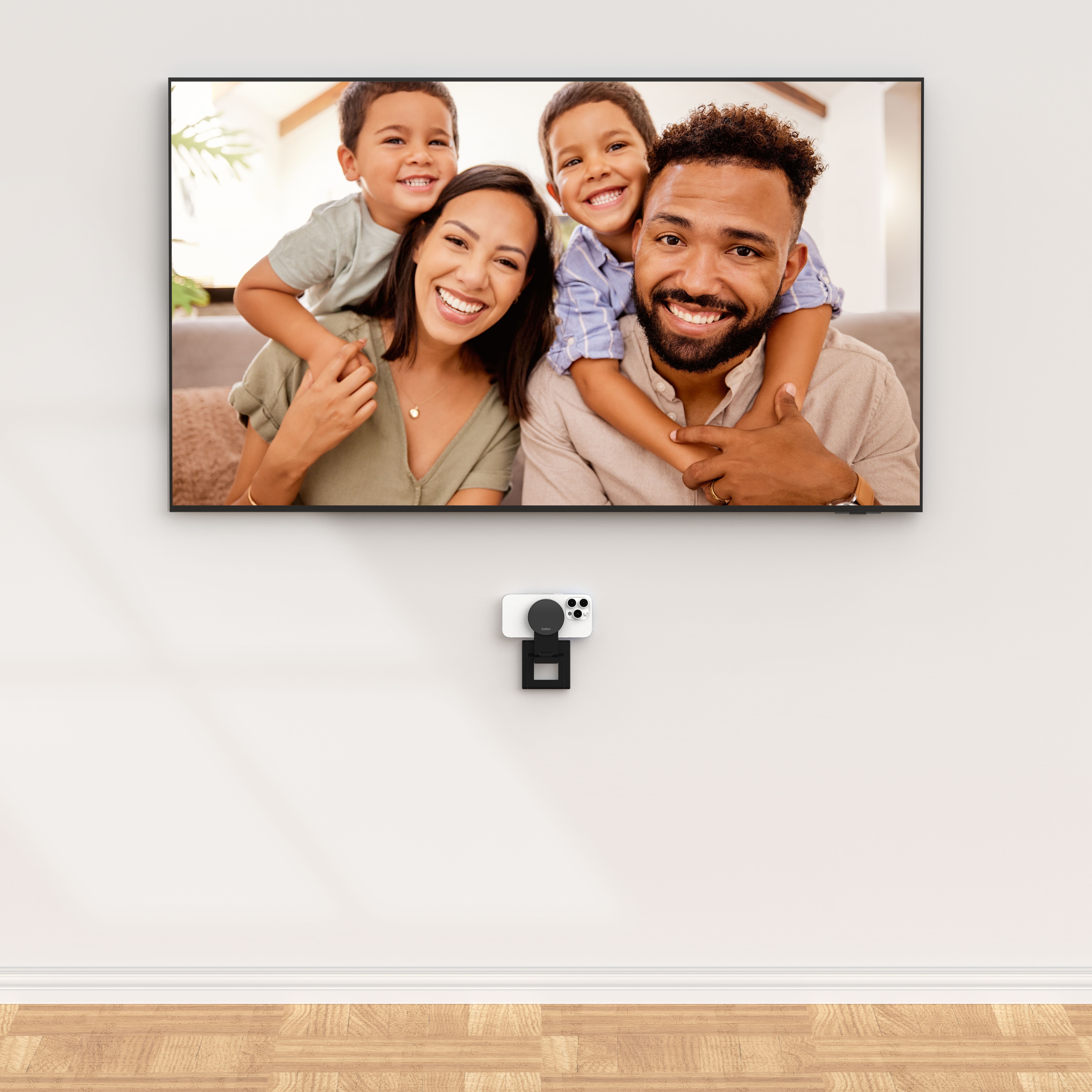 Belkin Continuity Camera iPhone-Halterung unter Apple TV.