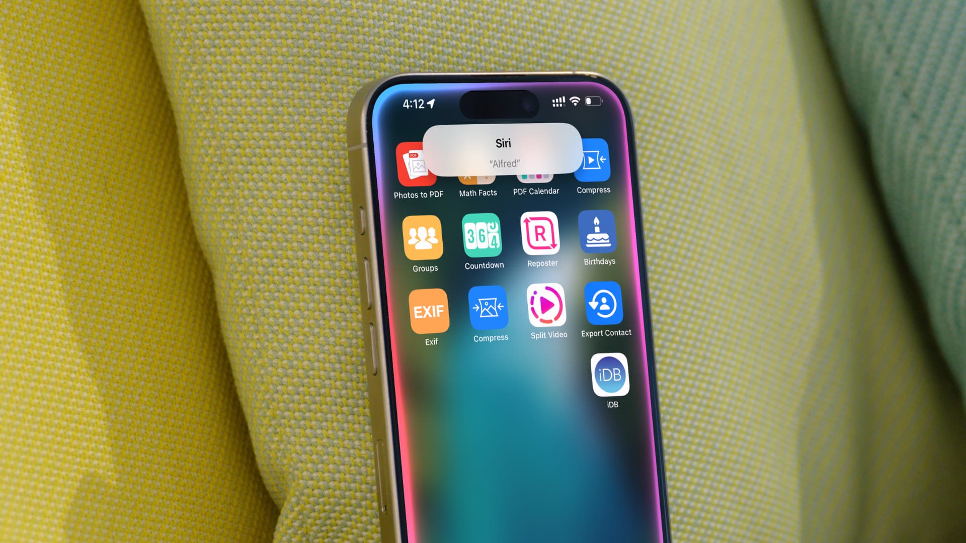 Siri mit einem anderen Aktivierungswort auf dem iPhone aufrufen