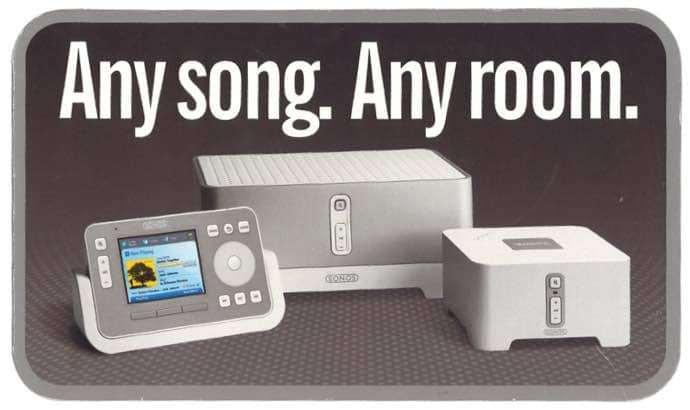 Eine frühe Sonos-Werbung, die seine Lautsprecher und einen Controller mit einem iPod-Scrollrad-ähnlichen Eingang präsentiert.
