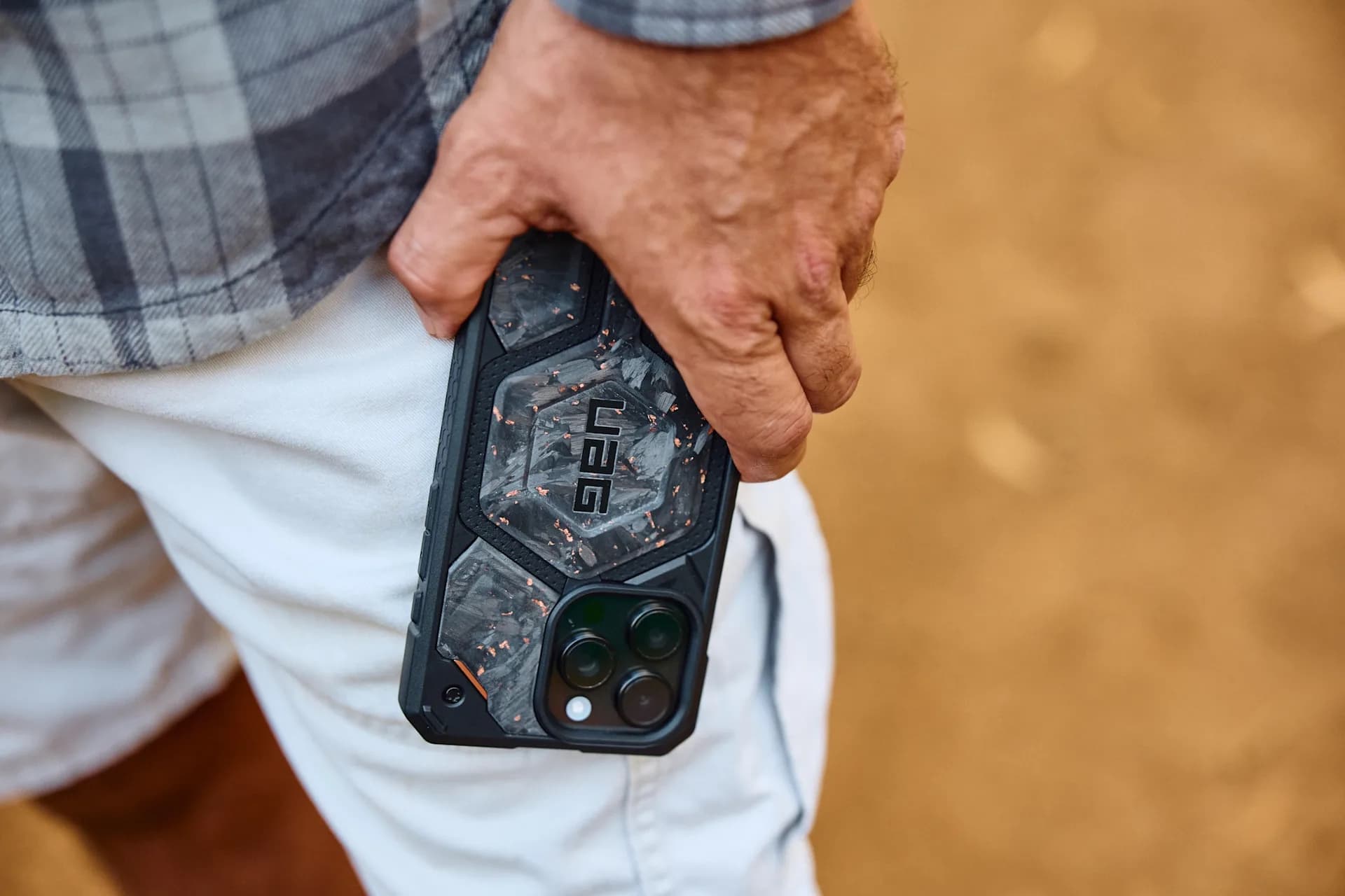 UAG Limited Edition geschmiedet Kohlenstoff mit Kupfermonarch Pro Fall.