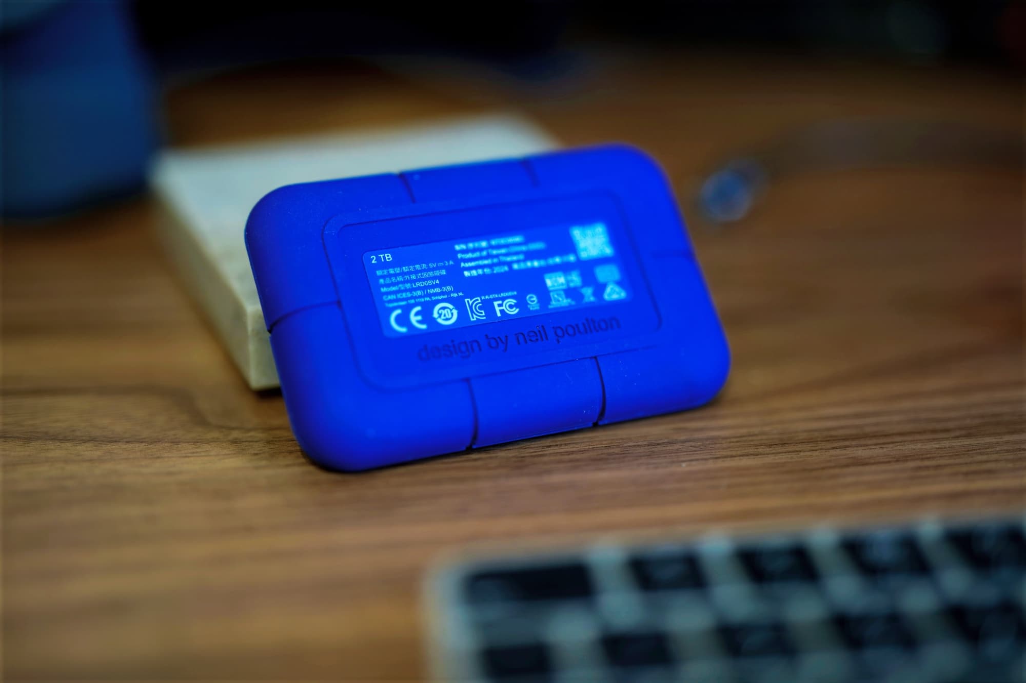 Lacie Thunderbolt 5 Rugged SSD wurde von Neil Poulton entworfen.