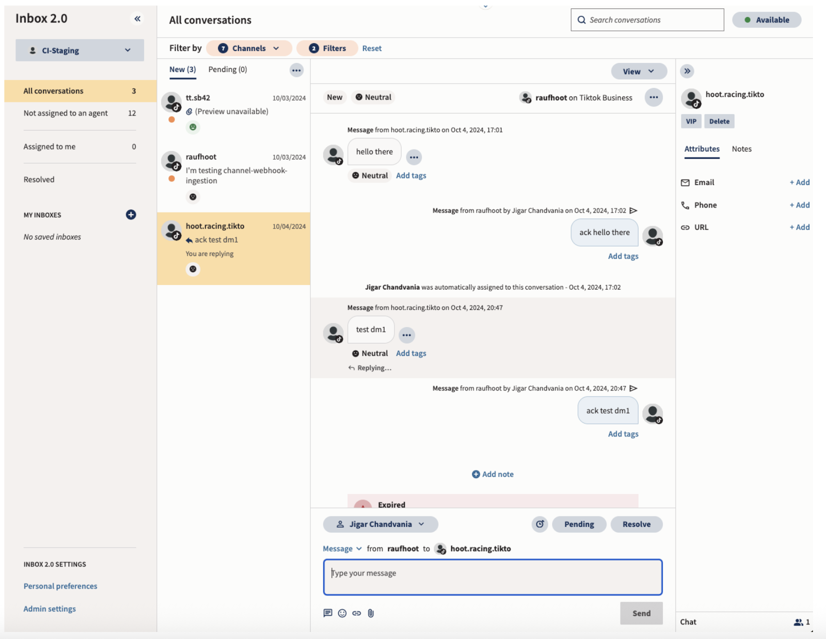 Ein Screenshot der Schnittstelle zwischen Hootsuite Postbox 2.0 zeigt alle Konversationen, Filter nach Kanälen und Nachrichtendetails, wobei die neuesten Hootsuite -Produktfunktionen für das Social -Media -Management hervorgehoben werden.