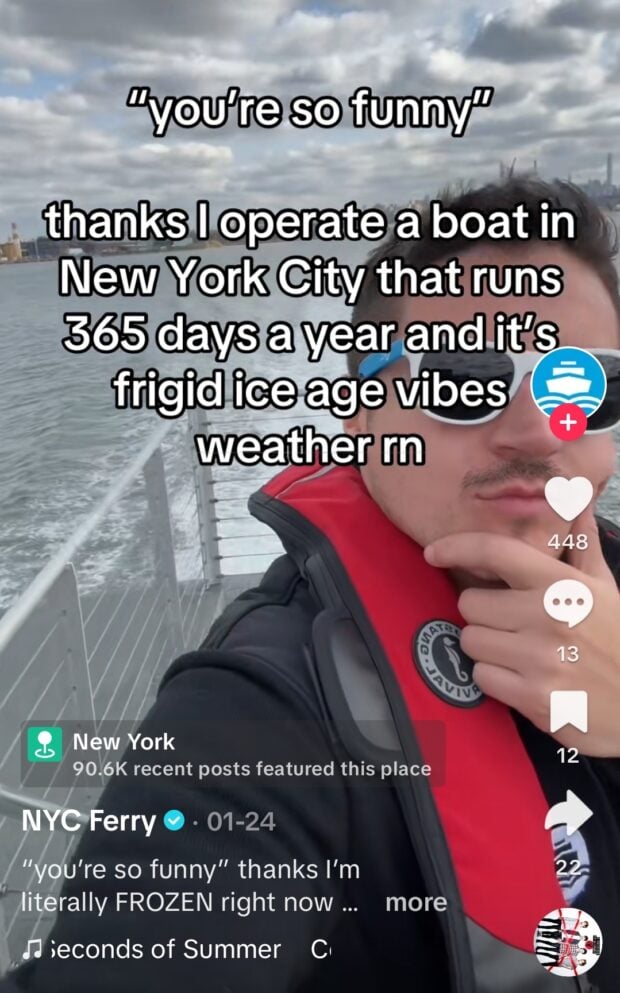 NYC Ferry, La Line Adi Traghetti di New York Cavalca Il Trend Delle Mattinat Gelid in Città con un ad dal titolo